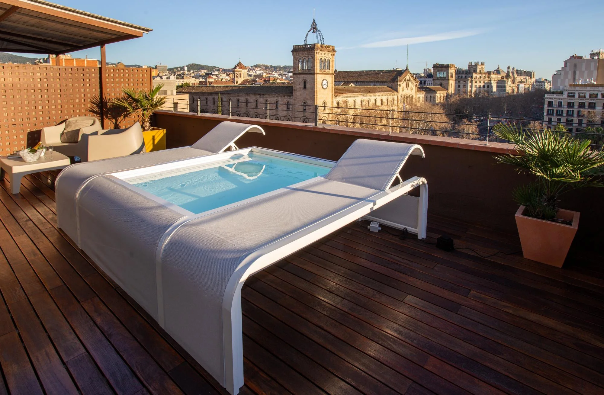 Puis-je installer une piscine sur ma terrasse ou dans mon attique ?